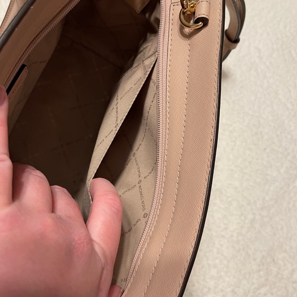 MICHAEL KORS PURSE - Picture 7 of 16